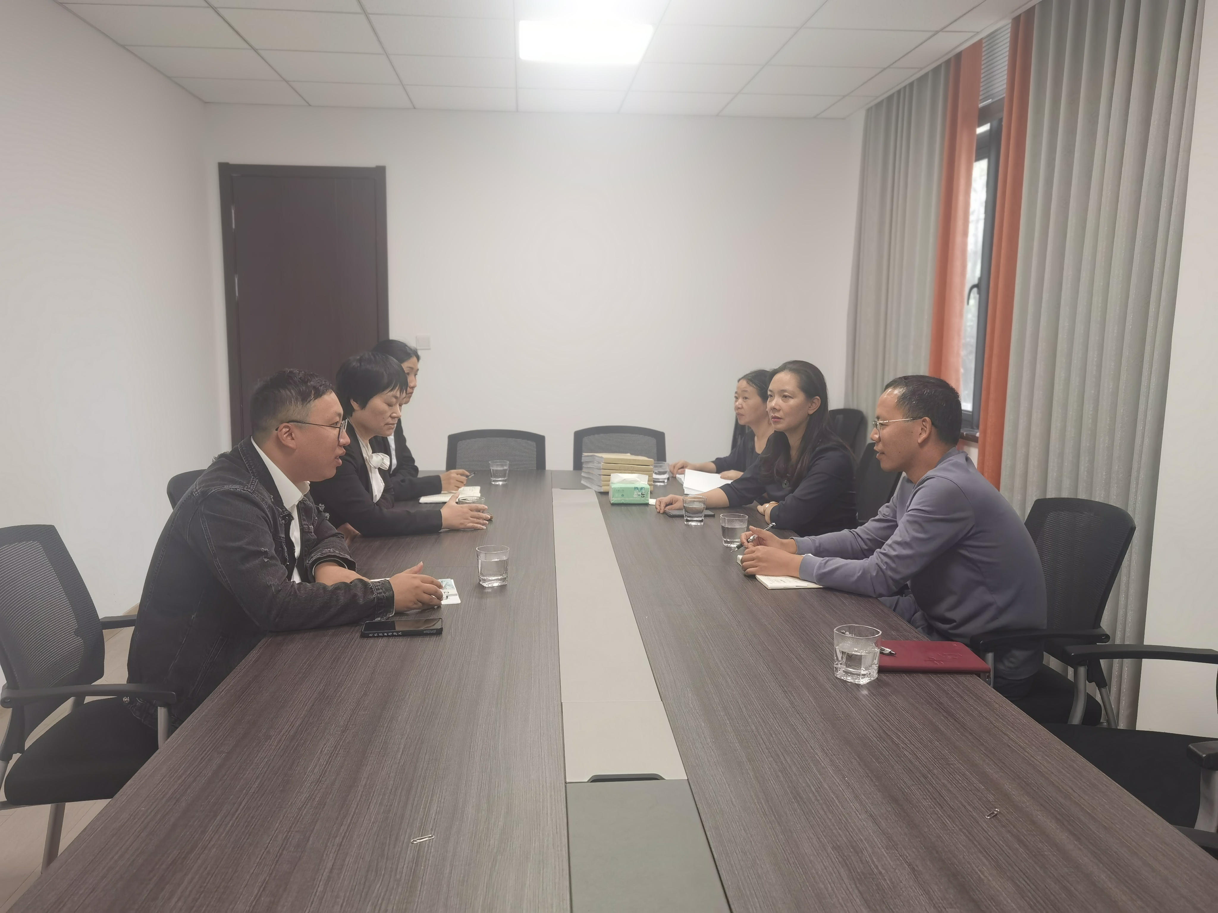 1698309313899061.jpg 馨月灣財(cái)務(wù)檢查交流現(xiàn)場.jpg