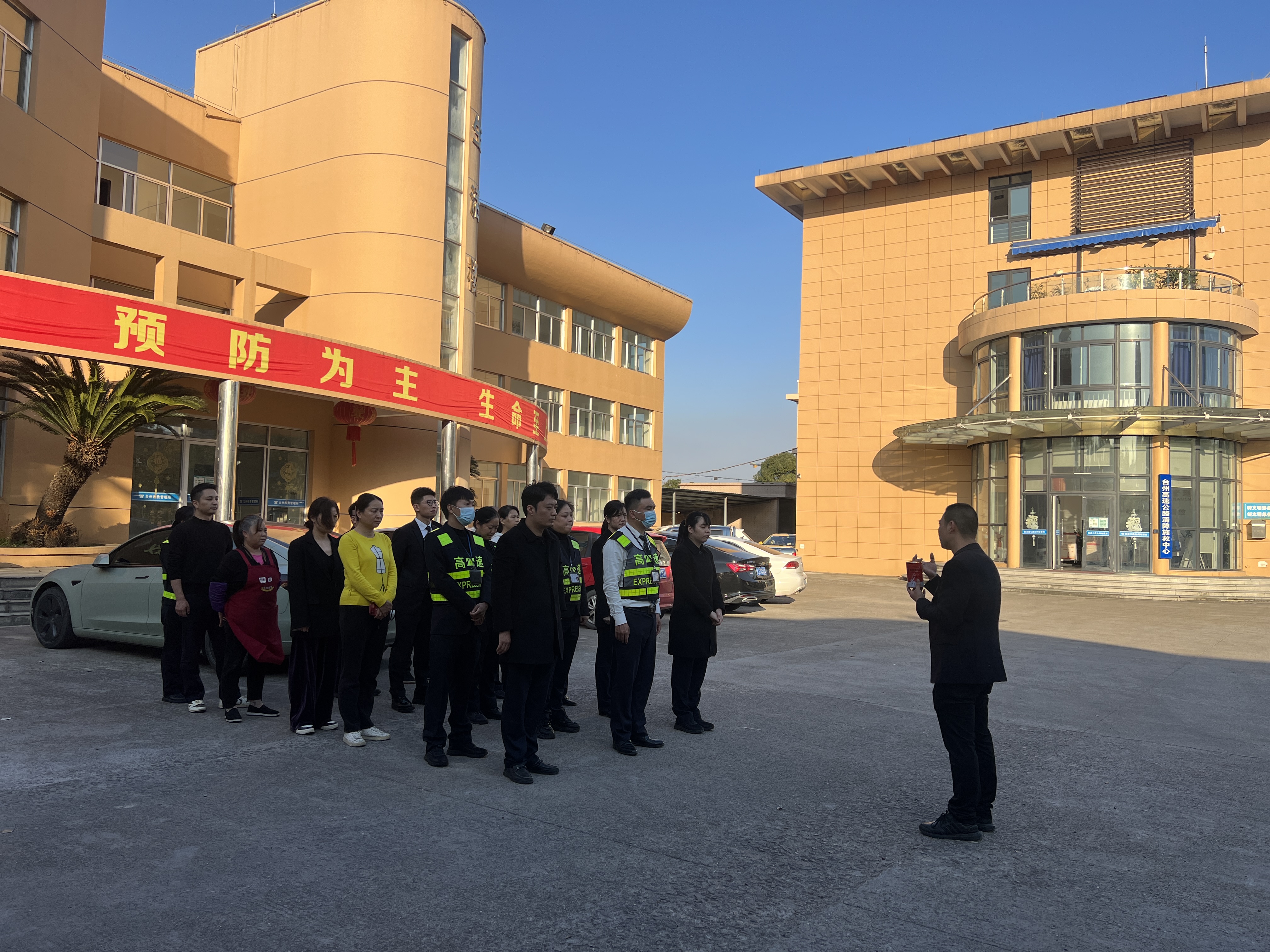 1701155448498272.jpg 袁莉2.jpg