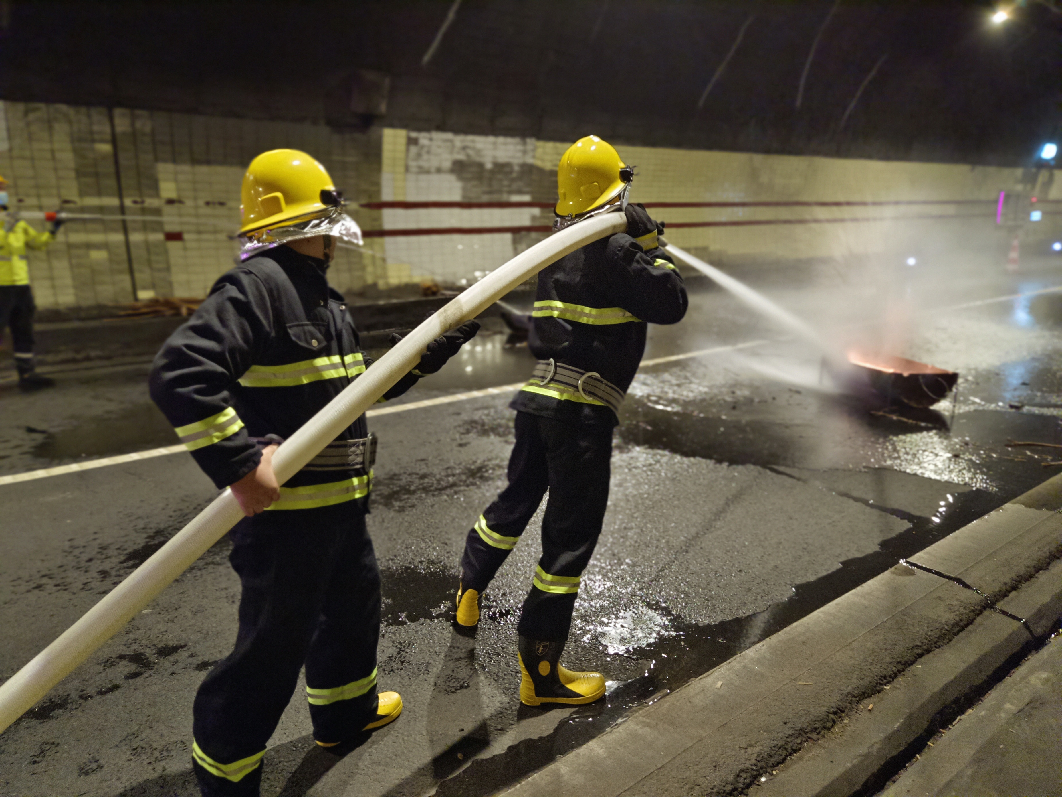 1701418058680205.jpg 20231130隧道滅火現場 陳智慧攝.jpg