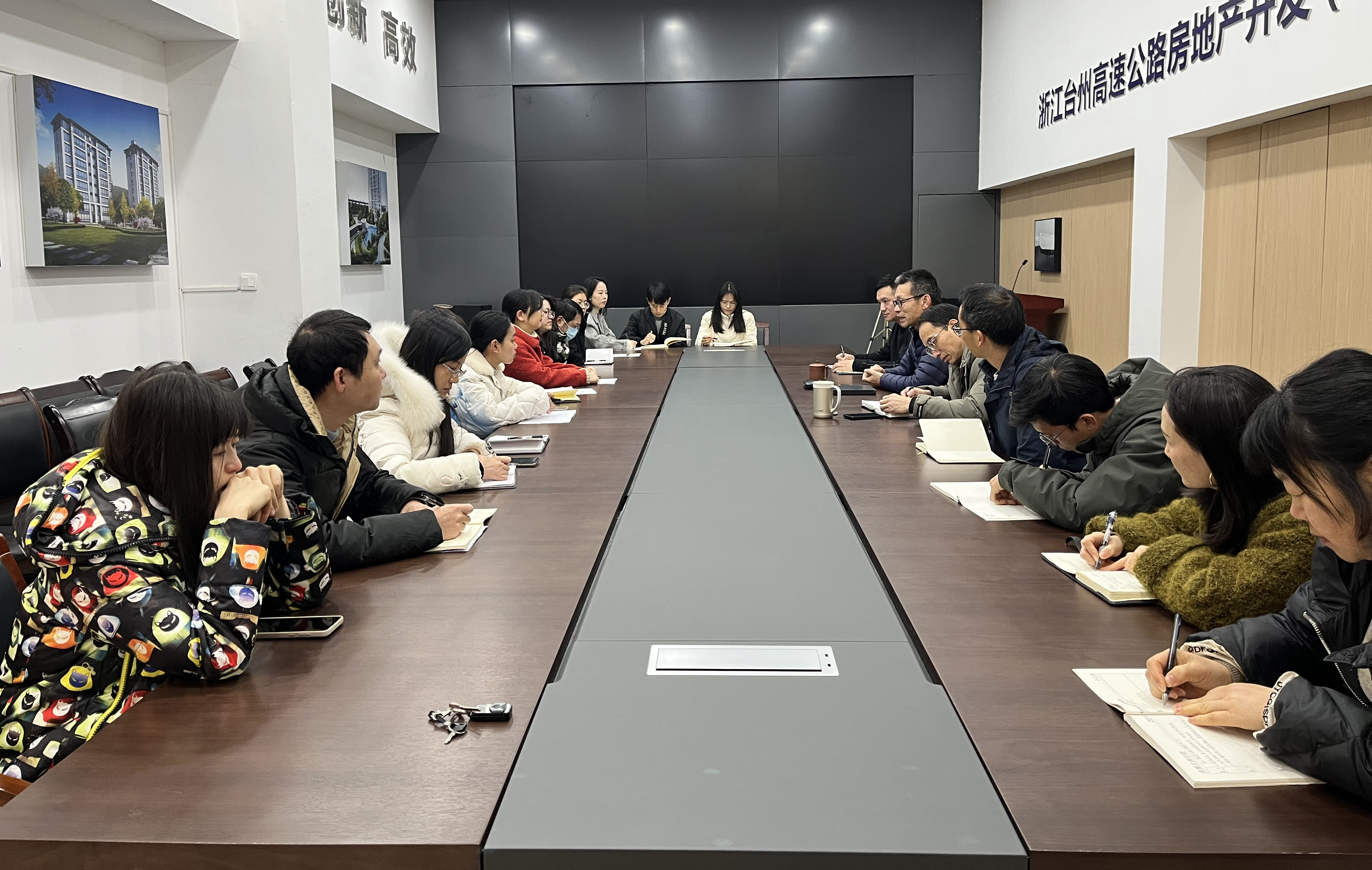 1706948704519022.jpg 辦公室財(cái)務(wù).jpg