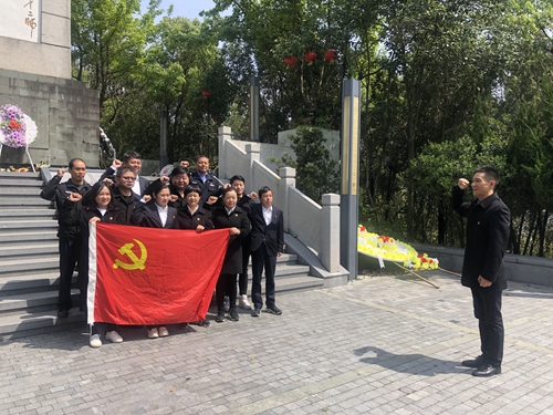 2019.4.12重溫入黨誓詞 林夢灑攝_副本.jpg